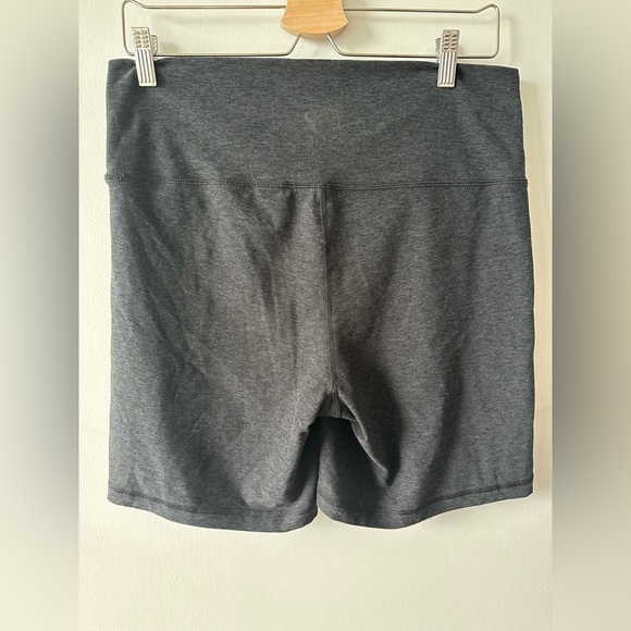 TNA Grey Bike Shorts - Size 1X - Picture 2 of 4